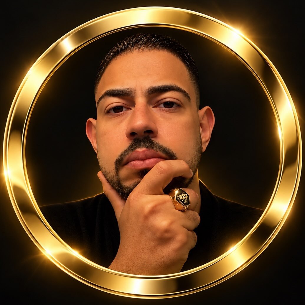 Eljaboom, the founder of Eljaring, inside a gold ring